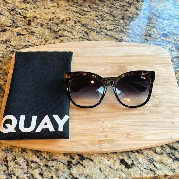 Quay Women’s “It’s My Way” Sunglasses 🕶️ - Picture 1 of 6